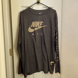 Nike long sleeve Men’s XXL Gray with gold logo tee